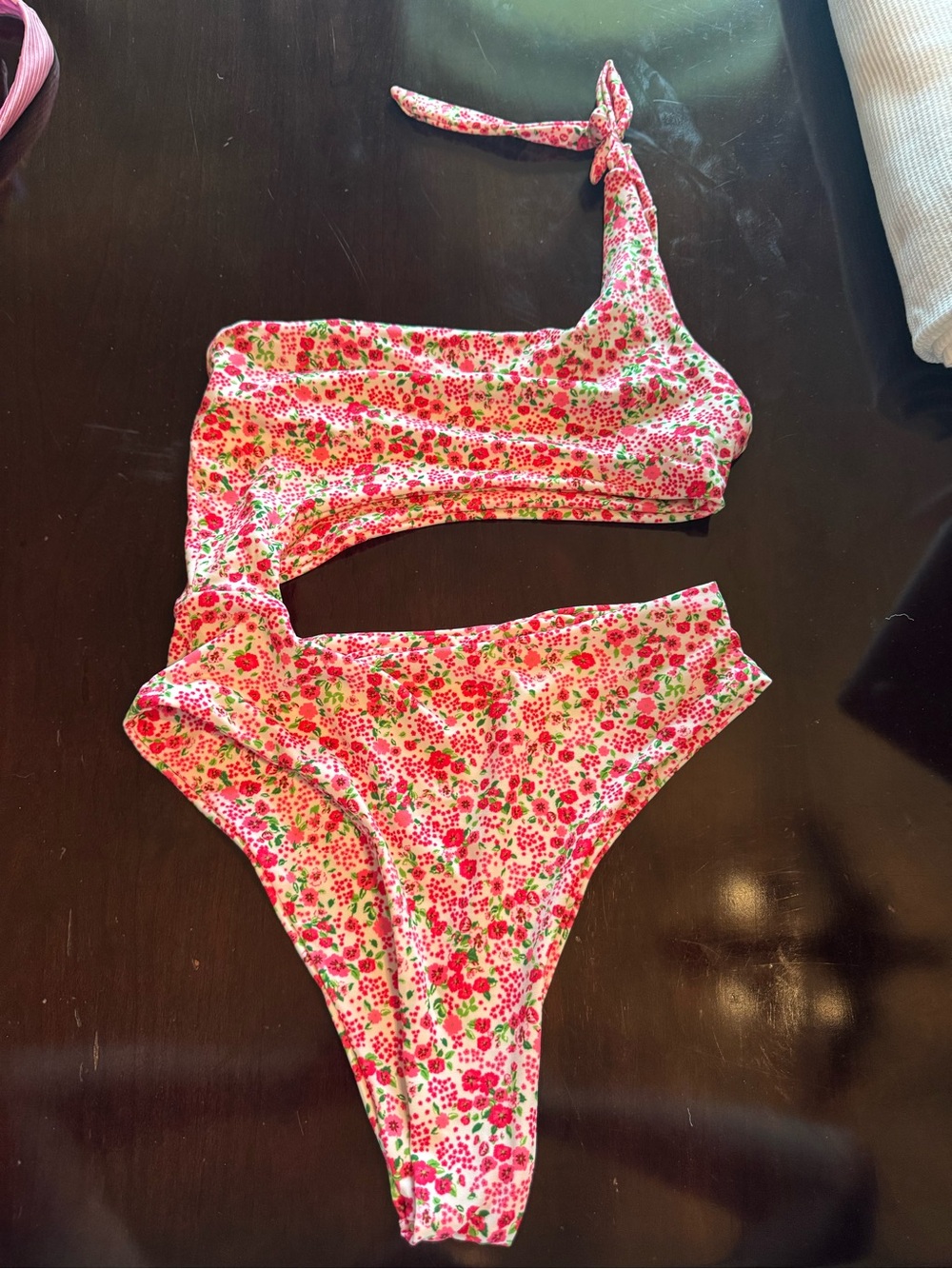 Women’s Pink Floral One-Shoulder Cutout Swimsuit - M